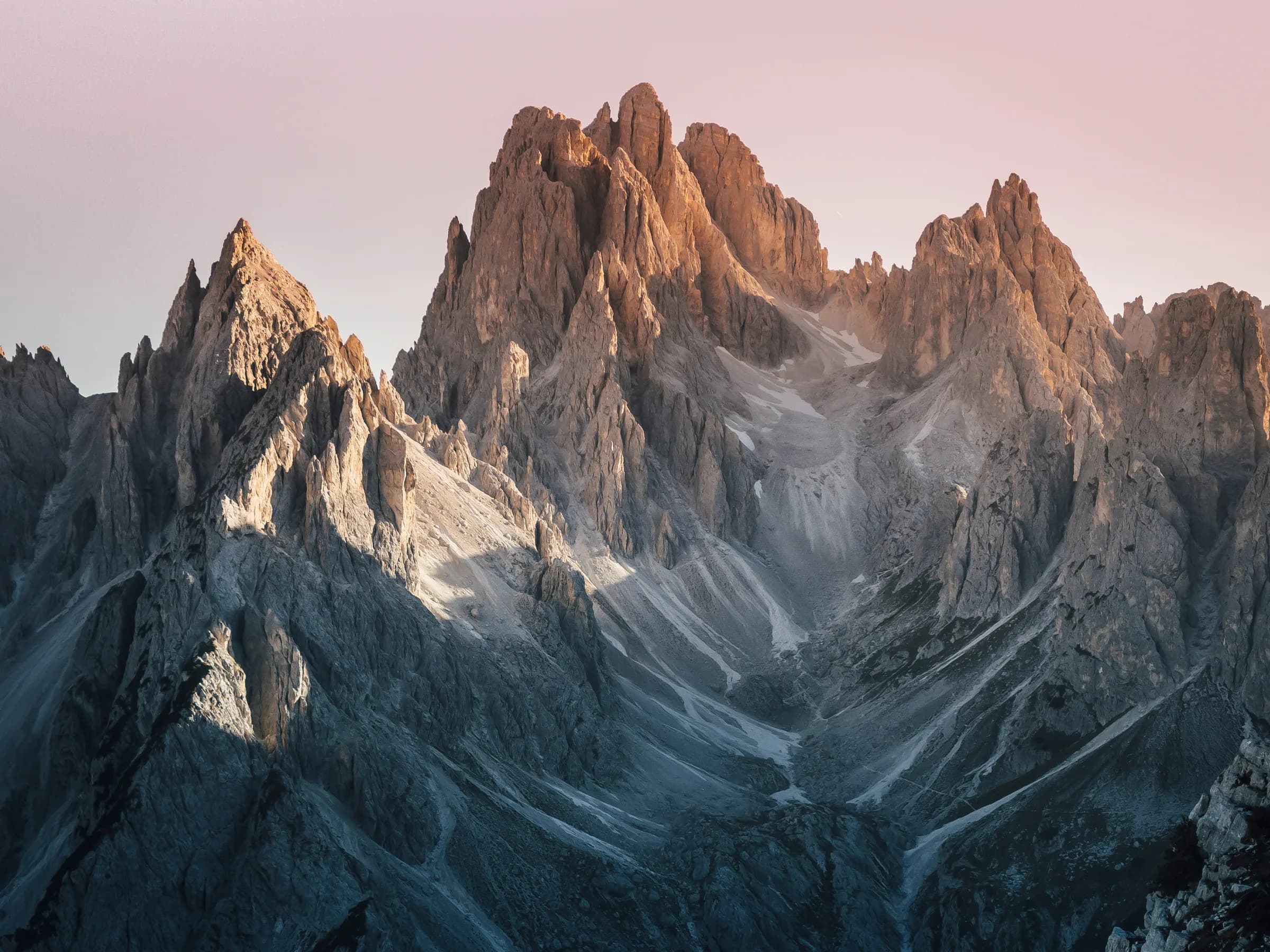 BETWEEN PEAKS AND SILENCE — VANLIFE DOLOMITES
